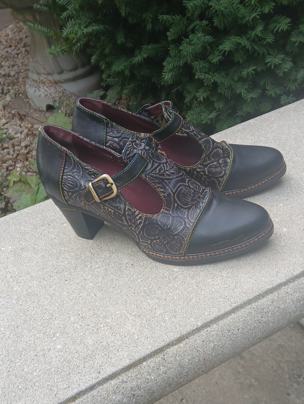 L'Artiste by Spring Step "Mazie" T-Strap Pumps Black Multi color Sz 40(9) Preppy